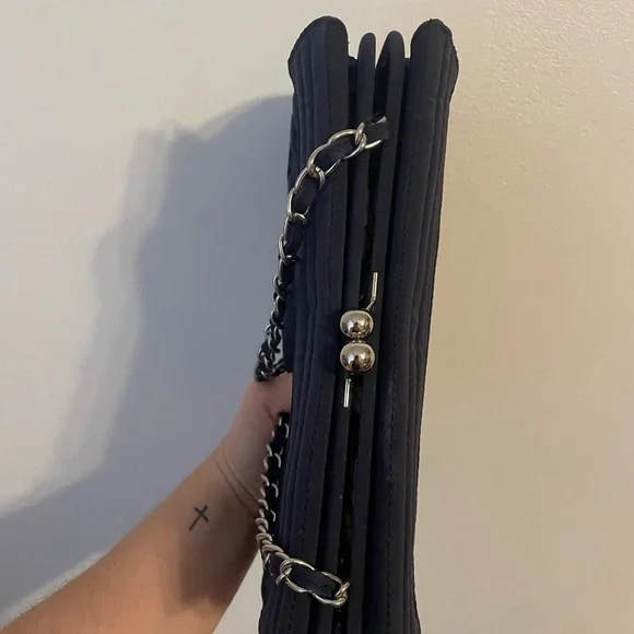 Elegant Navy Vera Bradley Quilted Women's Bag - Picture 5 of 10